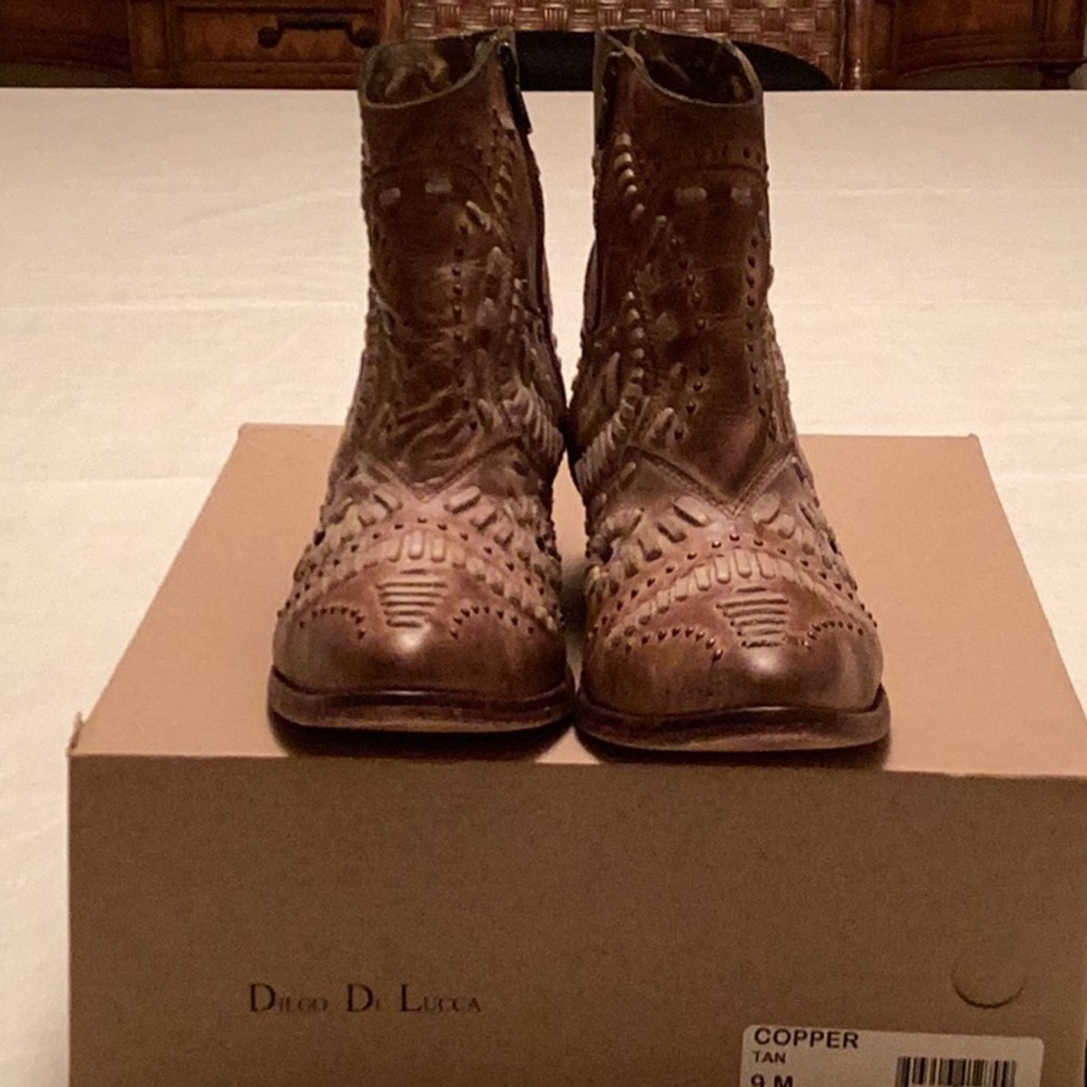 Diego di Lucca Vintage “Copper” Preowned Short Boots. Tan. Size 9. Gently Worn.